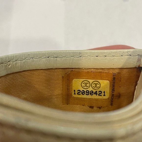 Authentic RARE Chanel White Card Case - Picture 7 of 13